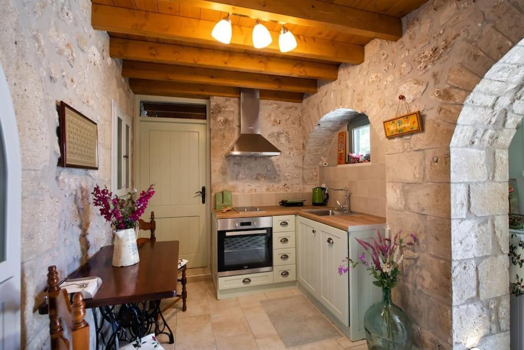 Willa La Casa Di Bella A Tradional Stone House With Barbecue Kariá Zewnętrze zdjęcie